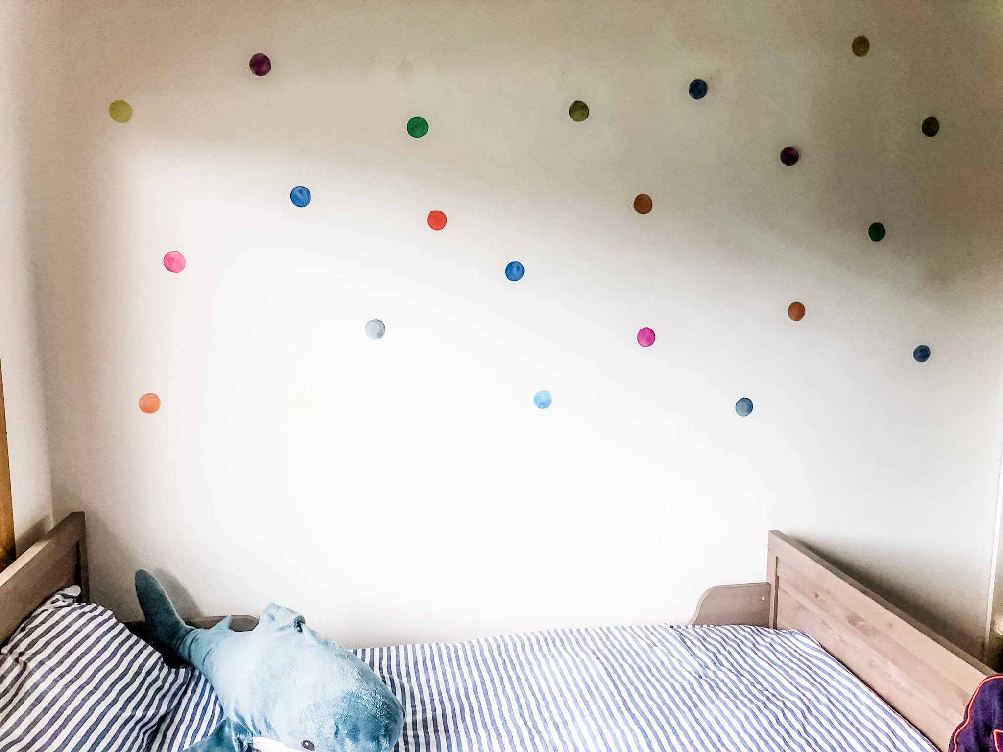 colour dot wall decals in bedroom
